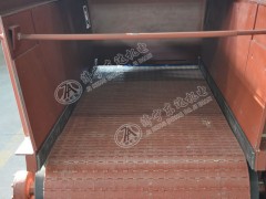 給煤機(jī)甲帶由錳鋼甲片和尼龍穿條穿接成